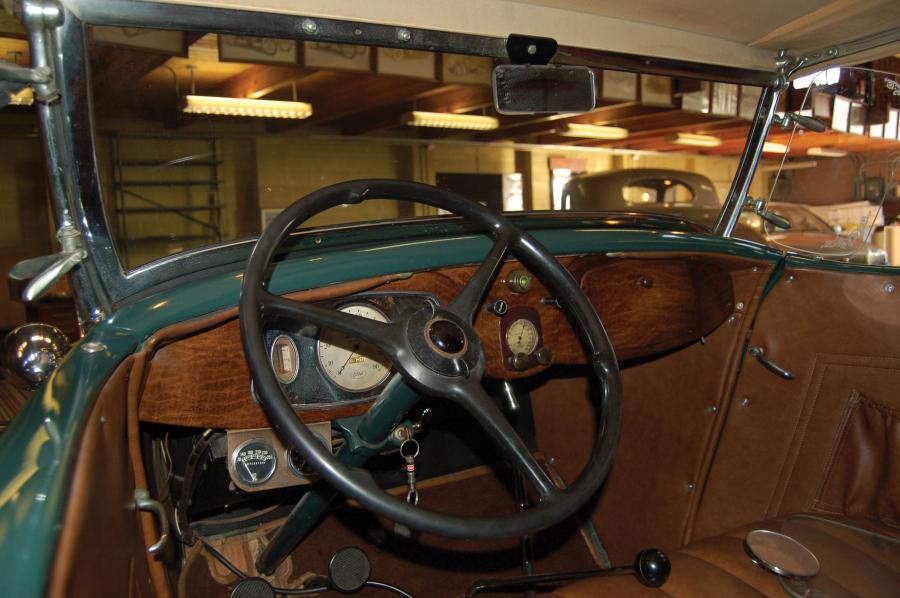  Ford DeLuxe Phaeton 1933 года  (фото 5 из 7)
